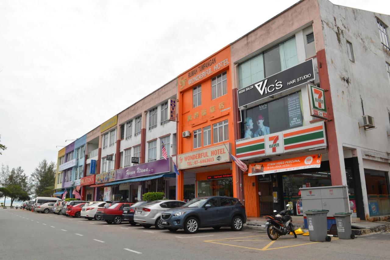 Gf Wonderful Hotel Pontian Kecil Exterior foto