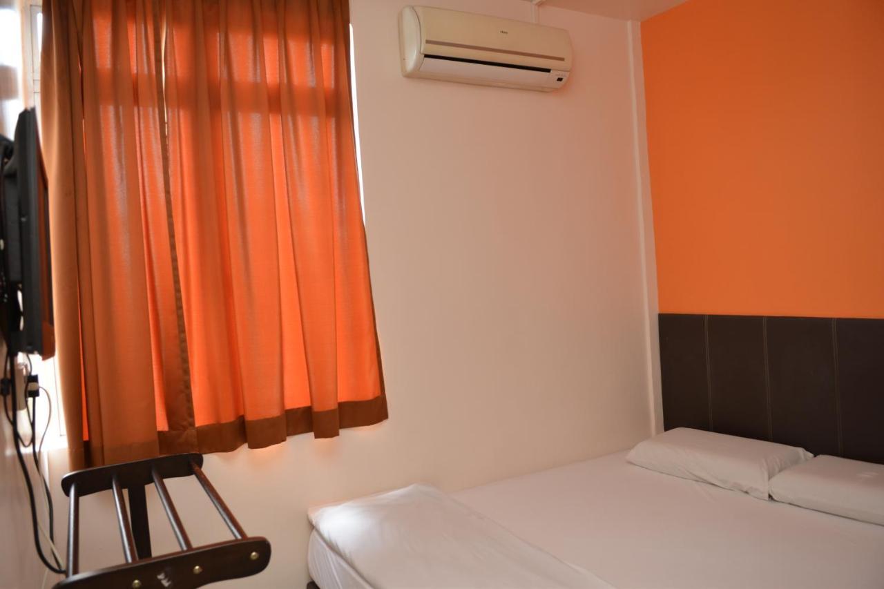 Gf Wonderful Hotel Pontian Kecil Exterior foto