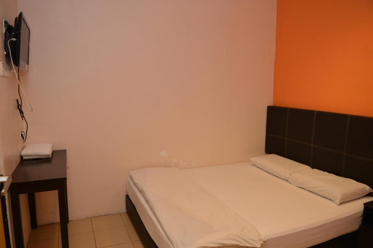 Gf Wonderful Hotel Pontian Kecil Exterior foto