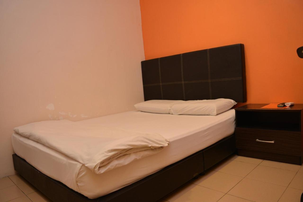 Gf Wonderful Hotel Pontian Kecil Exterior foto